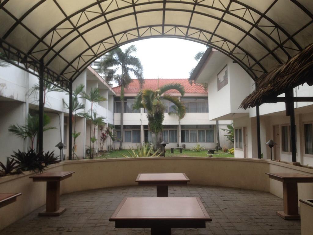 Hotel Royal Palace Bandung Luaran gambar